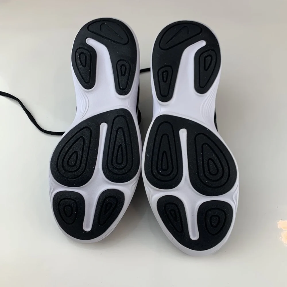 NWT! Nike  Revolution 4 (WIDE) GS 6 Youth - Picture 9 of 11